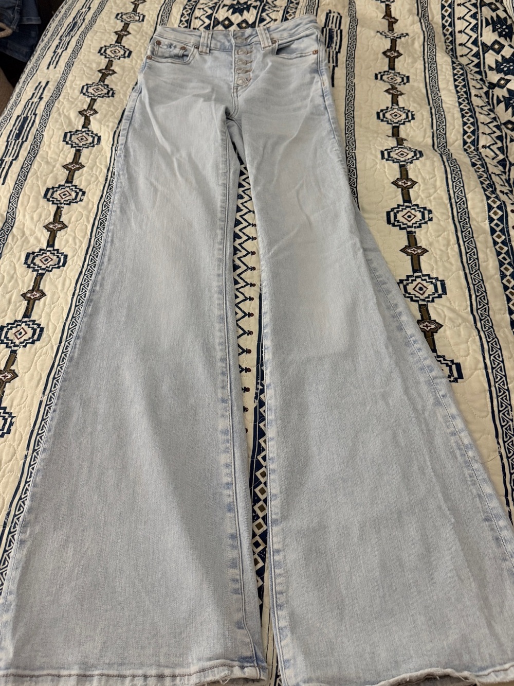 American Eagle Light Wash High-Rise Flared Women’s Jeans